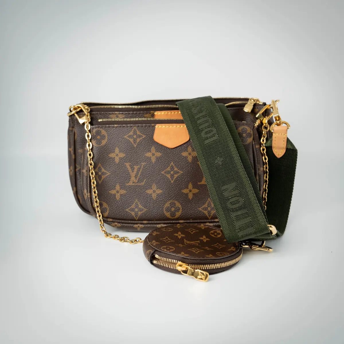 LOUIS VUITTON カレ・パーフェクト マッチ Louis Vuitton — Louis Vuitton Multi Pochette Green Strap (Sold